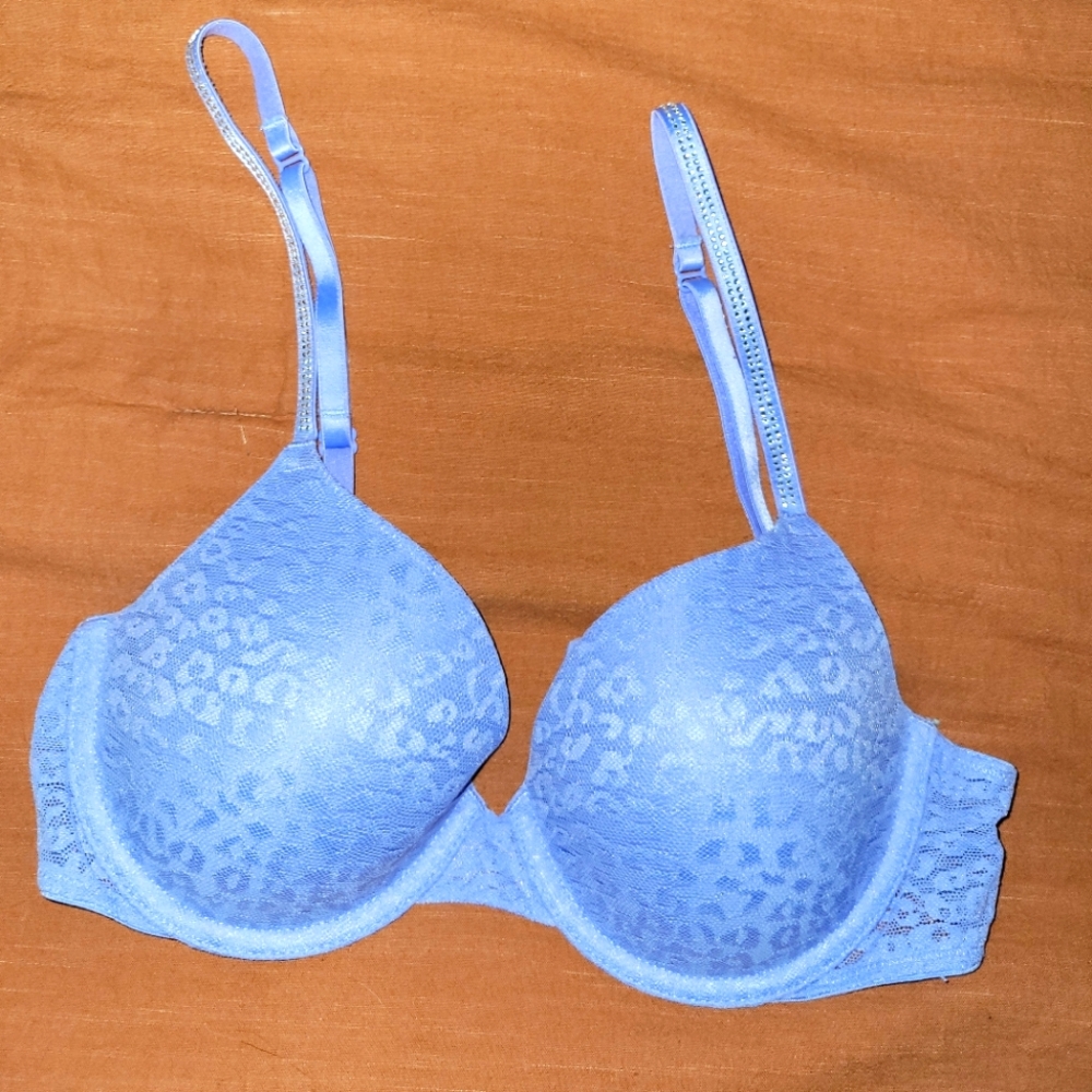 Pink laced t-shirt bra